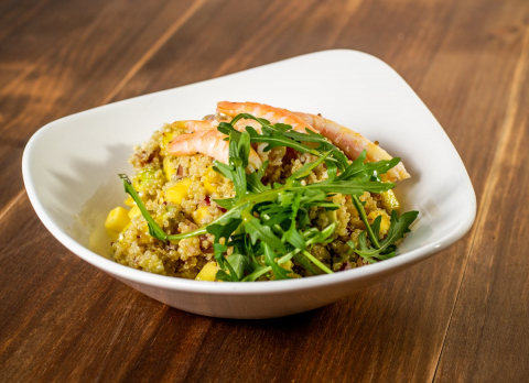 Ensalada de Quinoa, langostino y mango